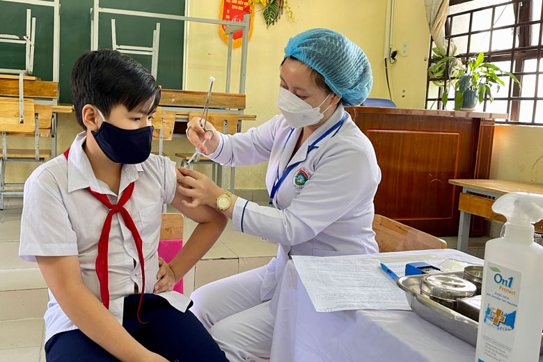 TP Đà Lạt tổ chức tiêm vắc xin phòng Covid-19 cho trẻ em từ 11 đến dưới 12 tuổi.
