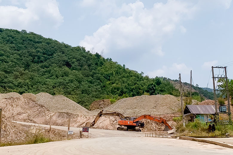 Các doanh nghiệp được cấp phép khai thác khoáng sản trên địa bàn huyện Đạ Tẻh từng bước đi vào hoạt động có nền nếp, thực hiện đầy đủ nghĩa vụ tài chính đối với địa phương