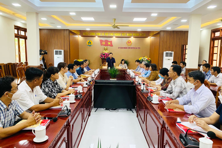 Các đại biểu tham dự lớp bồi dưỡng tại đầu cầu UBND huyện Đạ Tẻh