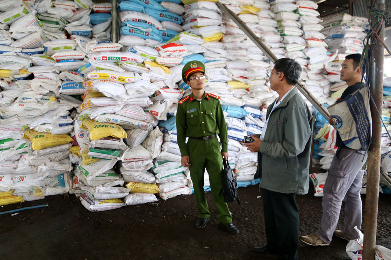 Lâm Đồng lại phát hiện vụ buôn bán phân bón kém chất lượng