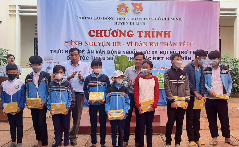 Di Linh: Vận động nguồn lực xã hội hỗ trợ trẻ em các thôn đặc biệt khó khăn