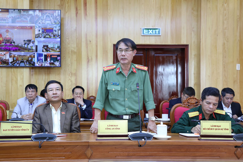 Lãnh đạo Công an tỉnh phát biểu về tình hình an ninh trật tự và yêu cầu các địa phương, sở, ngành tăng cường tuyên truyền quản lý đảng viên, cán bộ trên một số diễn đàn trên không gian mạng