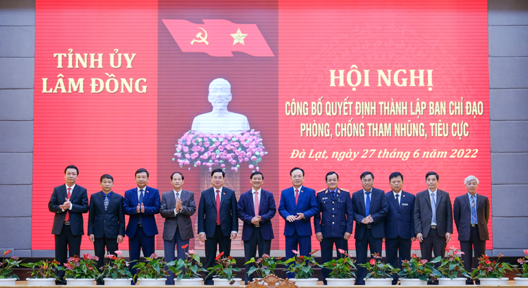 Liên tục, bền bỉ, &quot;không nghỉ&quot;, &quot;không ngừng&quot; trong phòng, chống tham nhũng