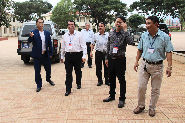 Tại huyện Di Linh, Phó Chủ tịch UBND tỉnh Lâm Đồng Phạm S cùng đoàn công tác đã kiểm tra tại điểm thi Trường THPT Phan Bội Châu