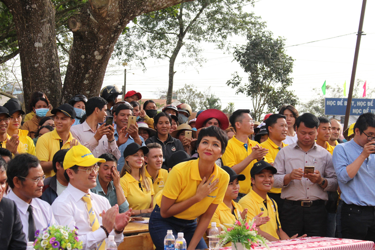 Hoa hậu Hoàn vũ Việt Nam 2017 H’Hen Niê luôn toát lên phong thái của người Ê Đê