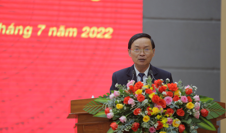 Đồng chí Trương Thành Được - Phó Chủ tịch Ủy ban MTTQ Việt Nam tỉnh đọc báo cáo về công tác tham gia xây dựng chính quyền 6 tháng đầu năm 2022