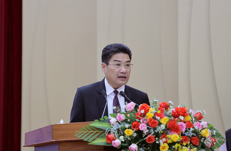 Đồng chí Lưu Đại Phong - Trưởng ban Văn hóa - Xã hội thông qua báo cáo thẩm tra của Ban Văn hóa - Xã hội
