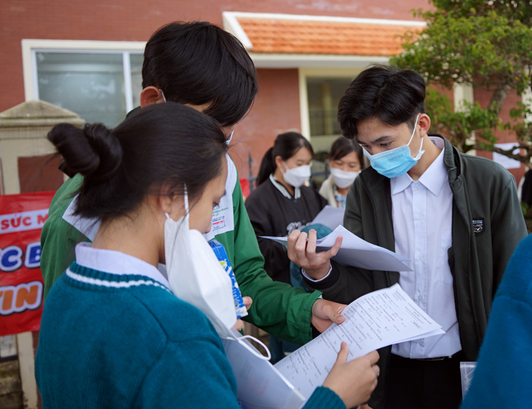 Cùng nhau kiểm tra bài làm môn Toán