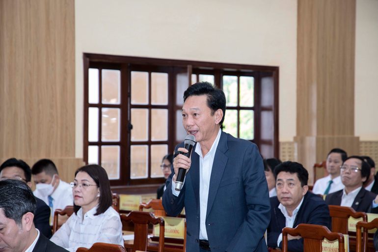 Giám đốc Sở Xây dựng Lâm Đồng Lê Quang Trung trả lời chất vấn