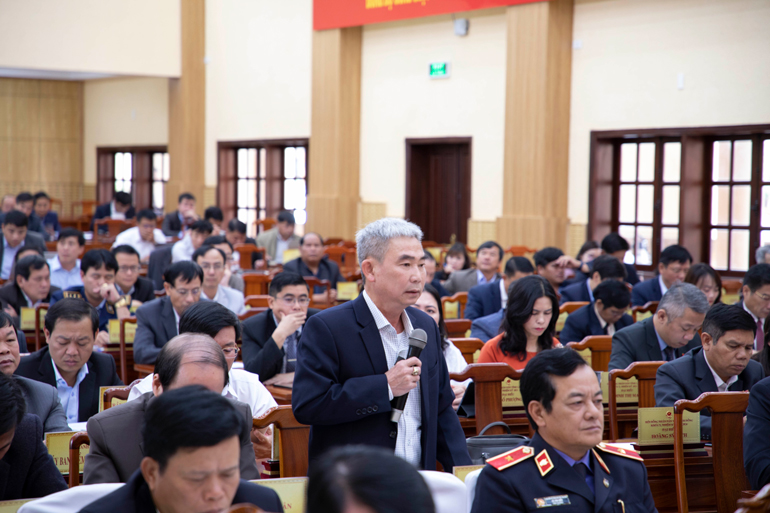 Giám đốc Sở Tài nguyên Môi trường Lâm Đồng Huỳnh Ngọc Hải trả lời chất vấn