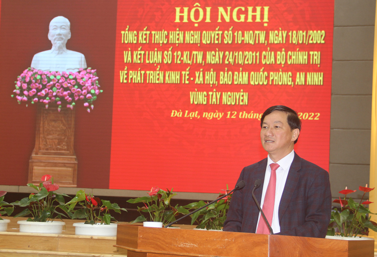 Đồng chí Trần Đức Quận - Bí thư Tỉnh ủy, Chủ tịch HĐND tỉnh phát biểu kết luận hội nghị