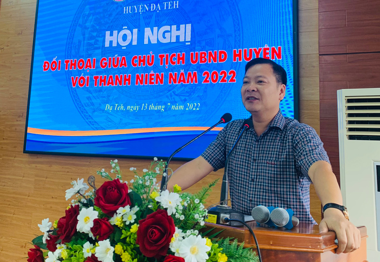 Ông Tống Giang Nam – Chủ tịch UBND huyện Đạ Tẻh phát biểu tại hội nghị đối thoại