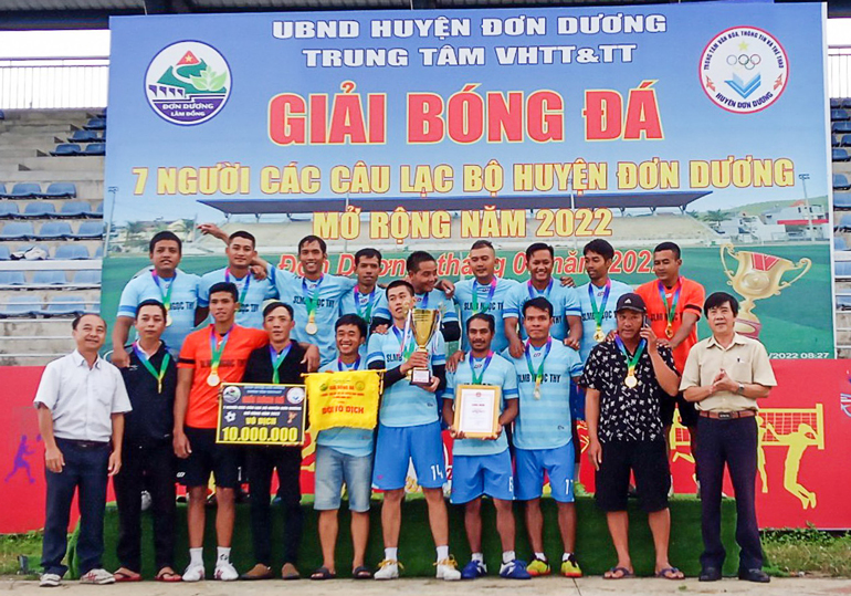 Trao hơn 60 huy chương tại Giải bóng đá 7 người các Câu lạc bộ mở rộng huyện Đơn Dương