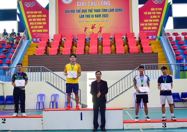 Trao 10 bộ huy chương các loại tại Giải Cầu lông Đại hội TDTT tỉnh Lâm Đồng lần thứ IX