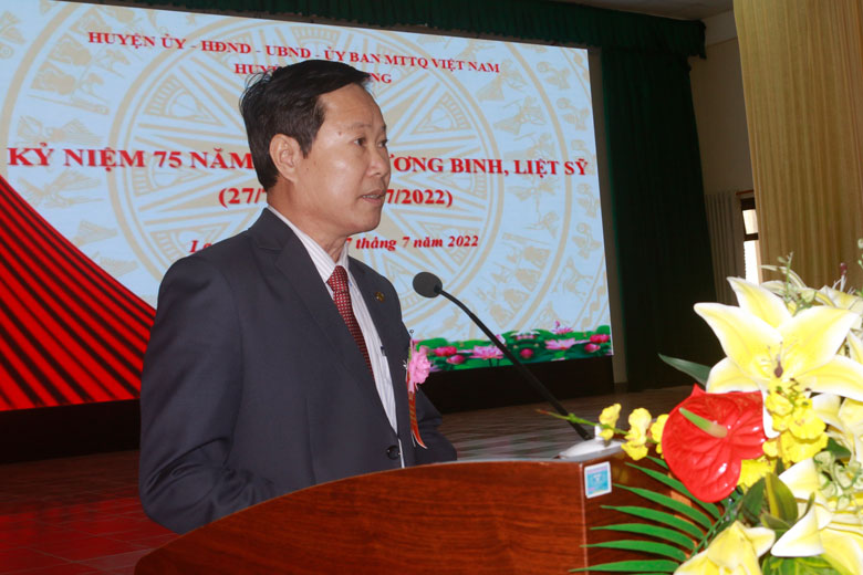 Bí thư Huyện ủy Phạm Triều phát biểu tại lễ kỷ niệm