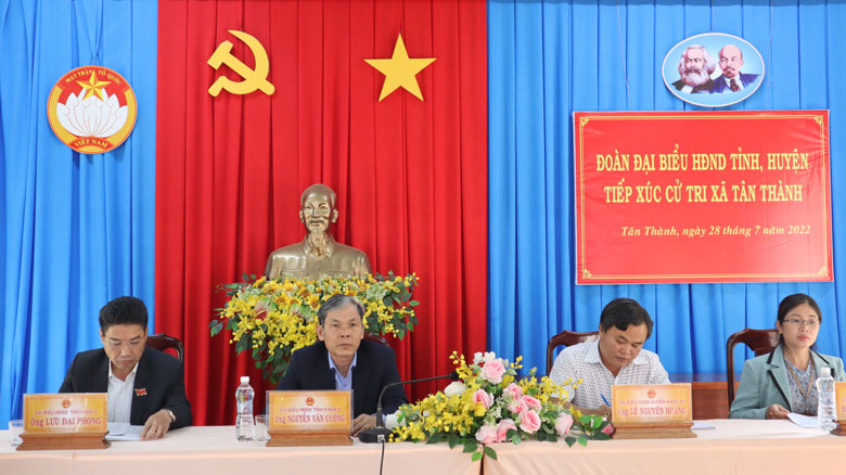 Đoàn đại biểu HĐND tỉnh, huyện tiếp xúc cử tri xã Tân Thành