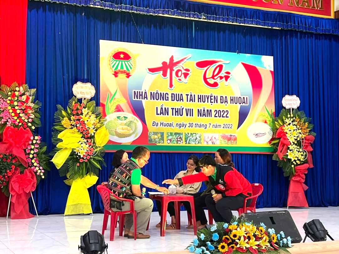 Đạ Huoai: Sôi nổi hội thi Nhà nông đua tài