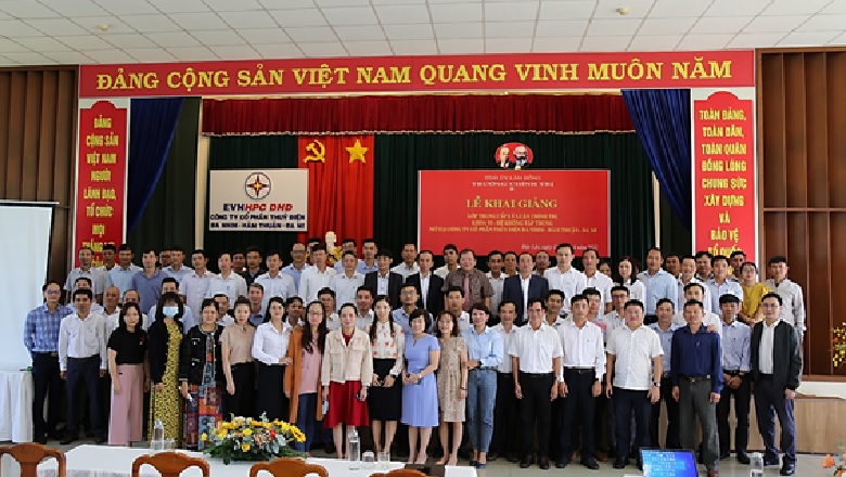 Toàn thể đại biểu và học viên tham dự lễ khai giảng