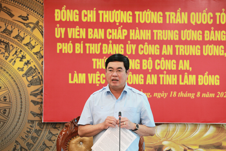 Đồng chí Trần Đình Văn - Phó Bí thư Thường trực Tỉnh ủy, Trưởng đoàn ĐB tỉnh Lâm Đồng phát biểu tại buổi làm việc