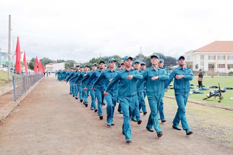 Xây dựng lực lượng dân quân tự vệ