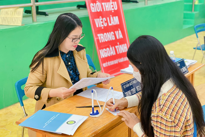 Hoạt động tư vấn XKLĐ được tổ chức lồng ghép trong các phiên giao dịch, giới thiệu việc làm tại các địa phương