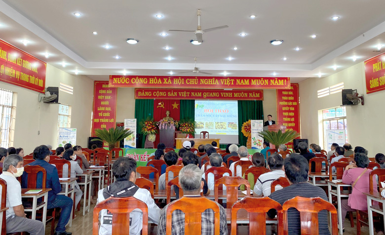 Một buổi hội thảo của nông dân thành phố Bảo Lộc về chăm sóc cây sầu riêng