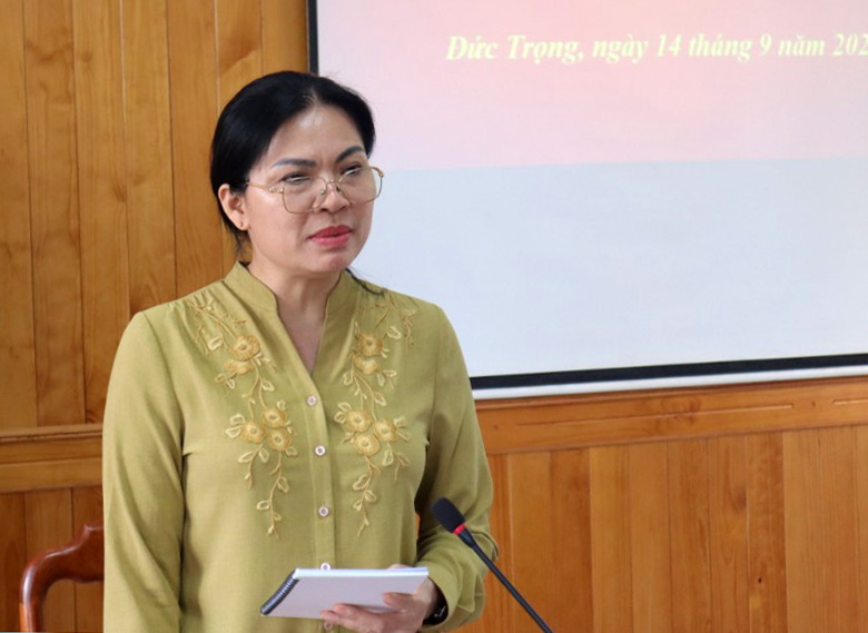 Bà Hà Thị Nga phát biểu tại buổi làm việc