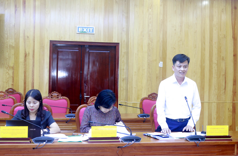 Thành viên Đoàn công tác Ủy ban quốc gia Vì sự tiến bộ của phụ nữ Việt Nam trao đổi ý kiến tại buổi làm việc