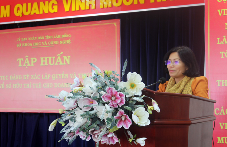 Bà Phạm Thị Nhâm - Phó Giám đốc Sở Khoa học và Công nghệ phát biểu khai mạc