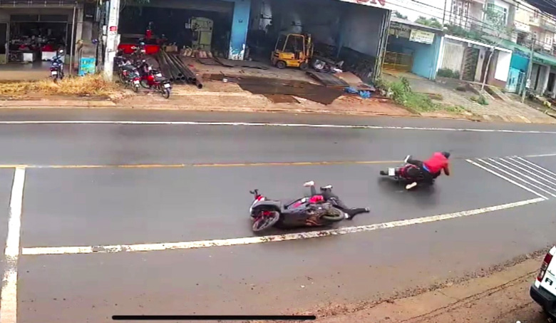 Bảo Lộc: Điều khiển xe máy ngã ra đường, người phụ nữ bị tông tử vong