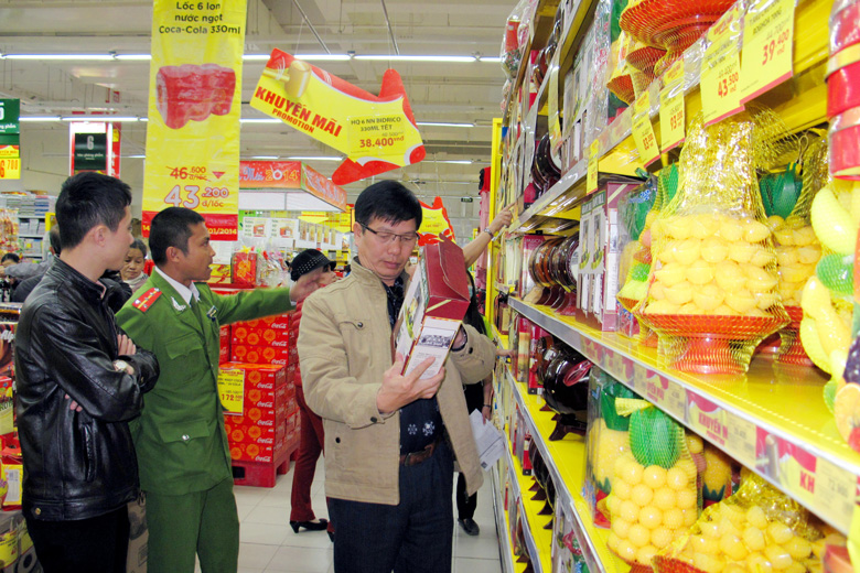 Chi cục ATTP tỉnh kiểm tra ATTP tại siêu thị ở Đà Lạt