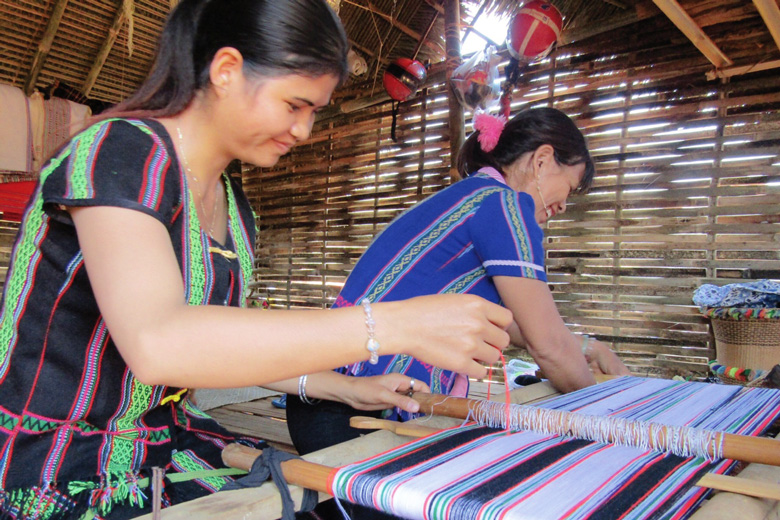 Huyện Cát Tiên tạo điều kiện để bà con vùng DTTS khôi phục, phát triển nghề thủ công truyền thống