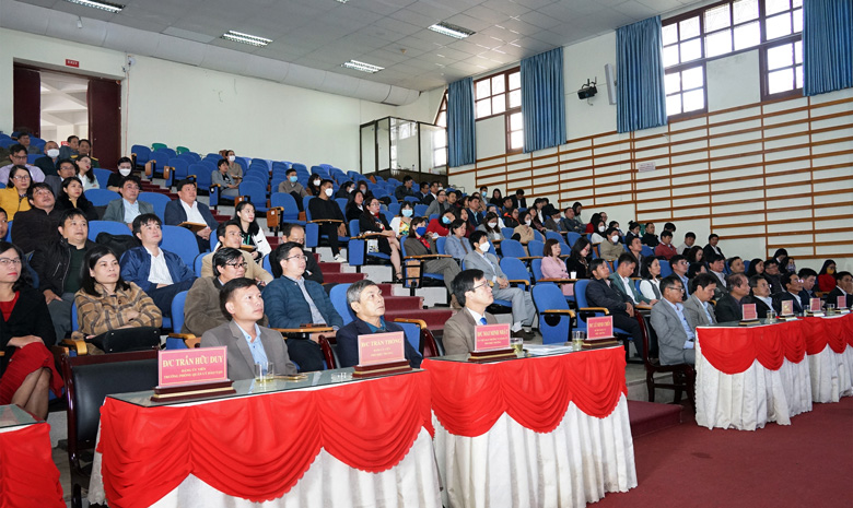 Toàn thể đảng viên Trường Đại học Đà Lạt tham gia hội nghị