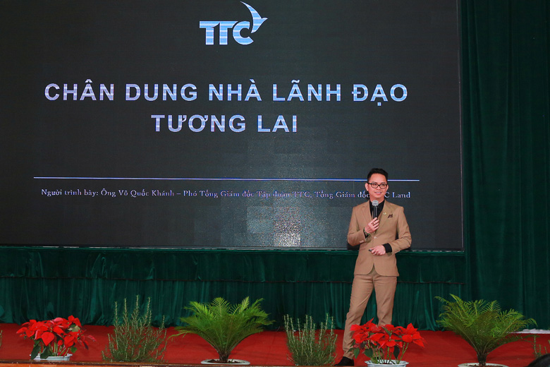Ông Võ Quốc Khánh - Phó Tổng giám đốc Tập đoàn TTC chia sẻ những kinh nghiệm lập nghiệp cho sinh viên