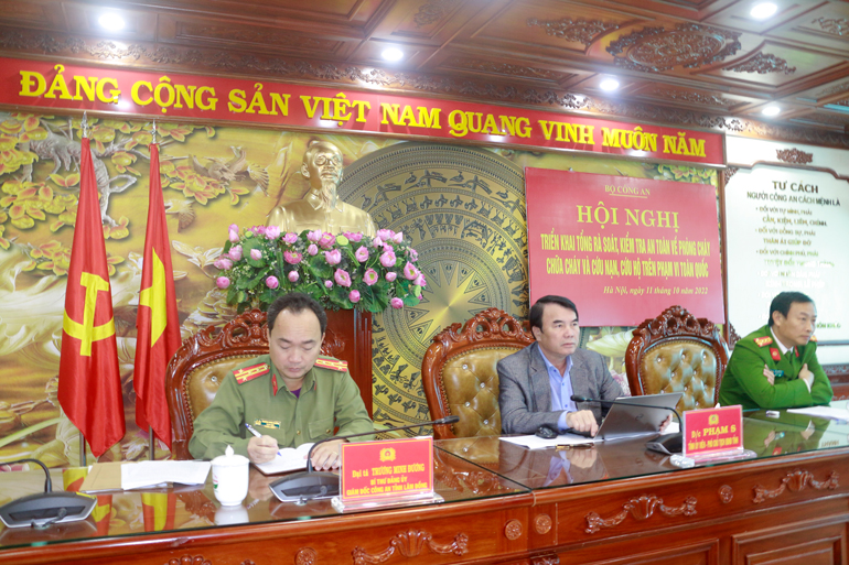 Các đồng chí chủ trì hội nghị tại điểm cầu Công an tỉnh Lâm Đồng