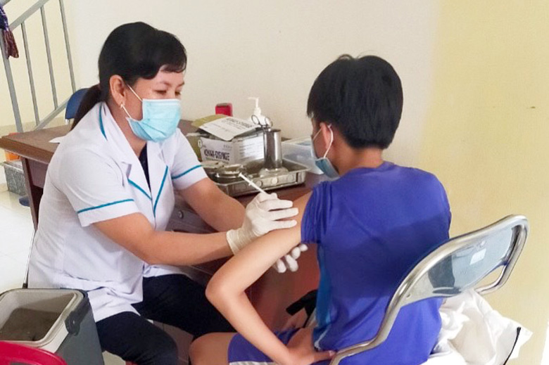 Các đơn vị chức năng huyện Cát Tiên triển khai tiêm vắc xin phòng Covid-19 cho người dân