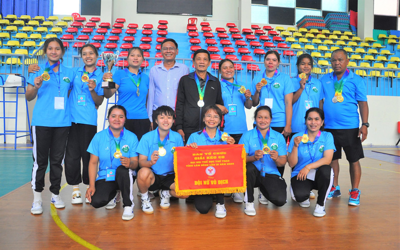 Đội nữ Đạ Huoai vô địch giải