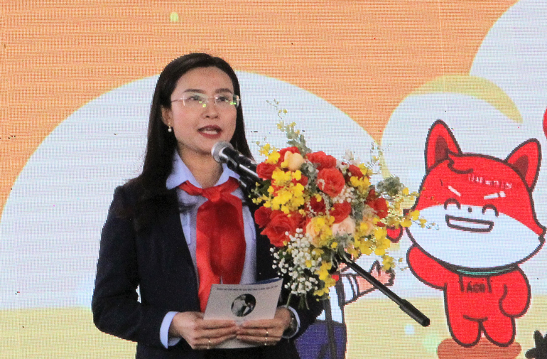 Chị Nguyễn Phạm Duy Trang - Bí thư Trung BCH ương Đoàn, Chủ tịch Hội đồng Đội Trung ương phát biểu, phát động chương trình