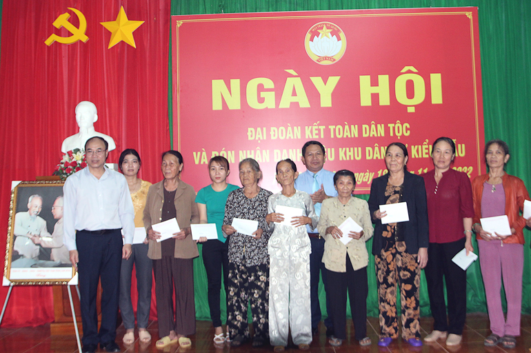 Phó Chủ tịch HĐND tỉnh Lâm Đồng K' Mák dự Ngày hội Đại đoàn kết tại huyện Đạ Huoai