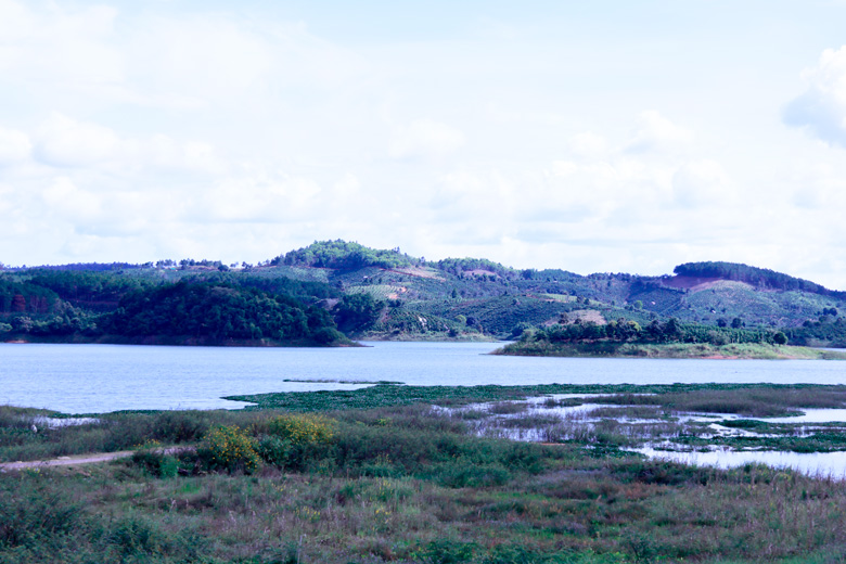 Một góc hồ thủy điện Đại Ninh