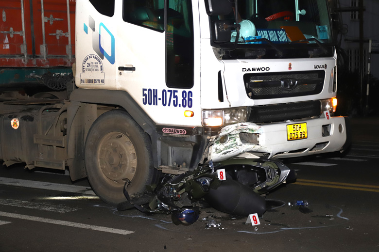 Bảo Lộc: Va chạm với xe container, người đi xe máy tử vong