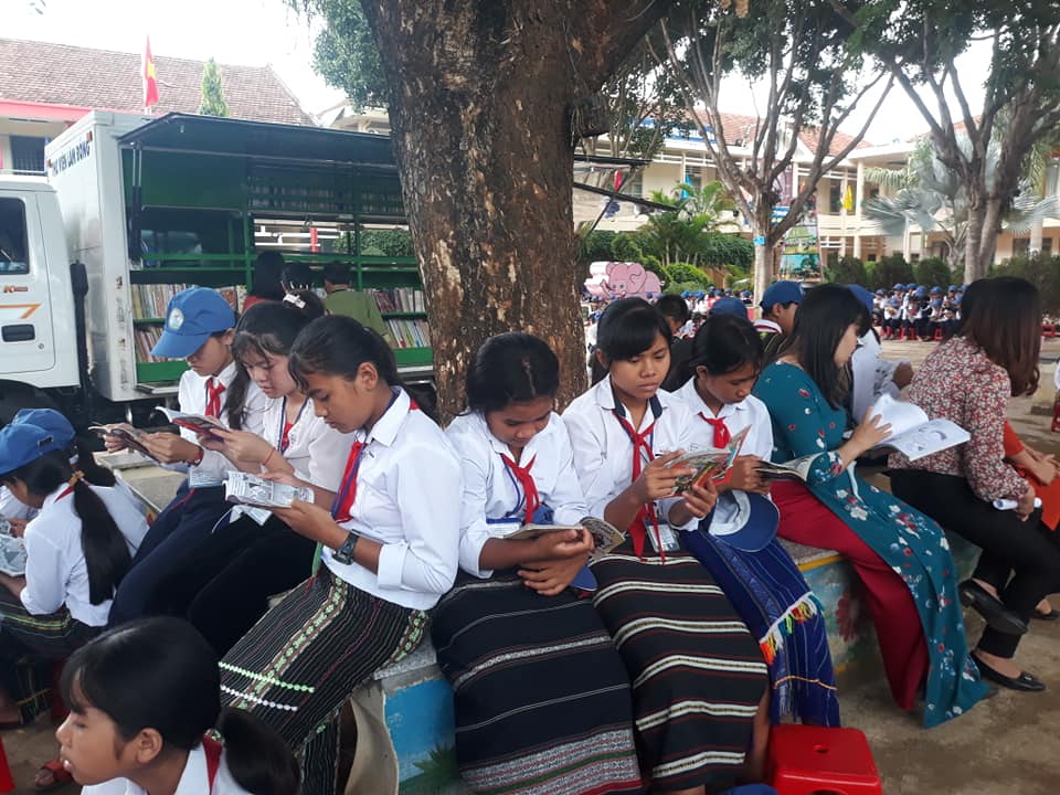 Các học sinh của Trường PT DTNT THCS Di Linh