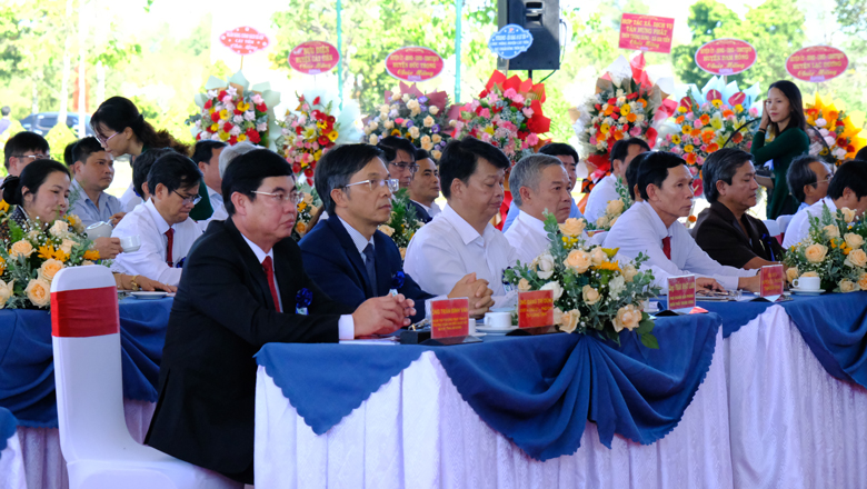 Huyện Cát Tiên đón nhận huyện nông thôn mới và Huân chương Lao động hạng Ba