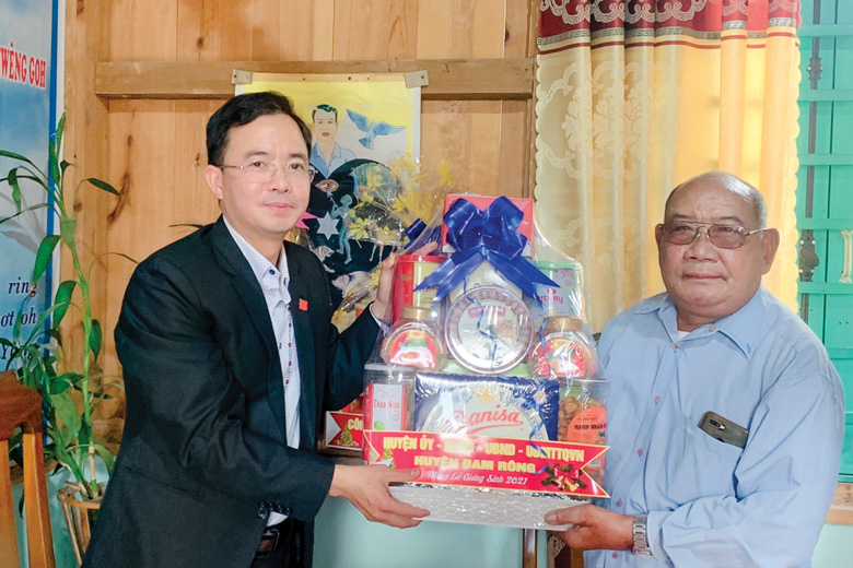 Huyện Đam Rông đặc biệt quan tâm đến đội ngũ người có uy tín và chức sắc tôn giáo trên địa bàn