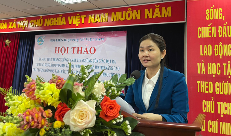 Phó Chủ tịch Hội LHPN Việt Nam Tôn Ngọc Hạnh phát biểu khai mạc và đề dẫn hội thảo