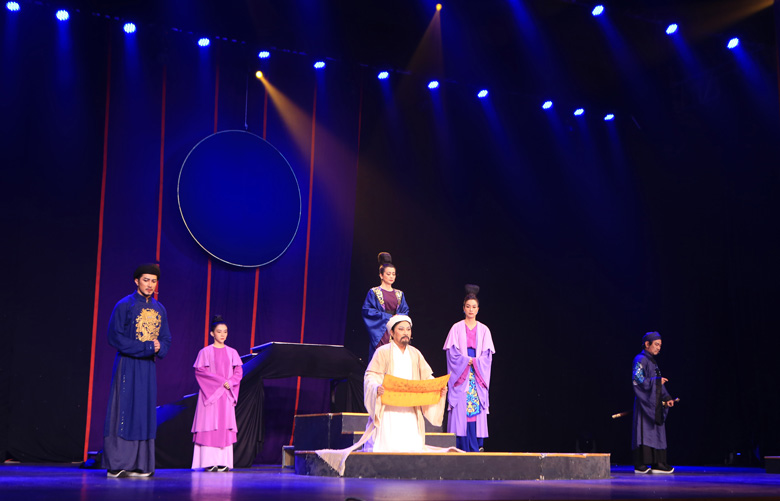  Vở “Khóc giữa trời xanh” đạt giải vàng trong Liên hoan sân khấu kịch toàn quốc năm 2021 được mang tới Đà Lạt và dàn dựng công phu