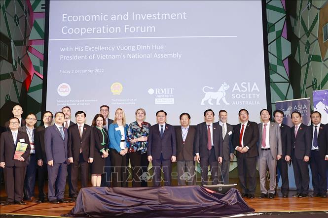 Chủ tịch Quốc hội Vương Đình Huệ với đại biểu tham dự Diễn đàn hợp tác kinh tế Việt Nam - Australia