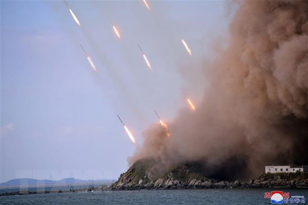 Cuộc tập trận tấn công hỏa lực của pháo binh tầm xa của Quân đội Nhân dân Triều Tiên tại một địa điểm không xác định