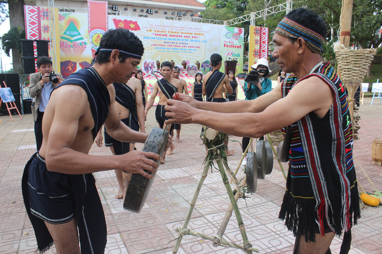 Xin Yàng cho hạ dàn chiêng