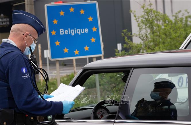 Cảnh sát Bỉ tiến hành kiểm tra tại khu vực biên giới với Pháp ở Quevy. Ảnh (tư liệu) minh họa